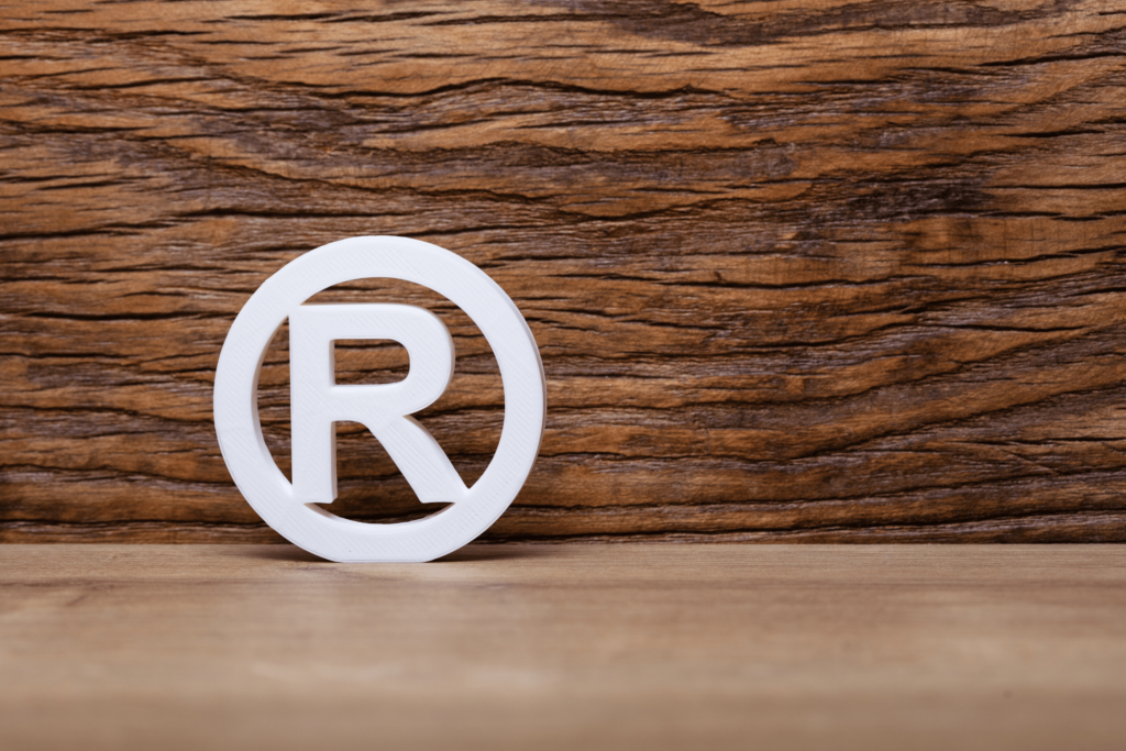 Como ​colocar o R de marca registrada? ®